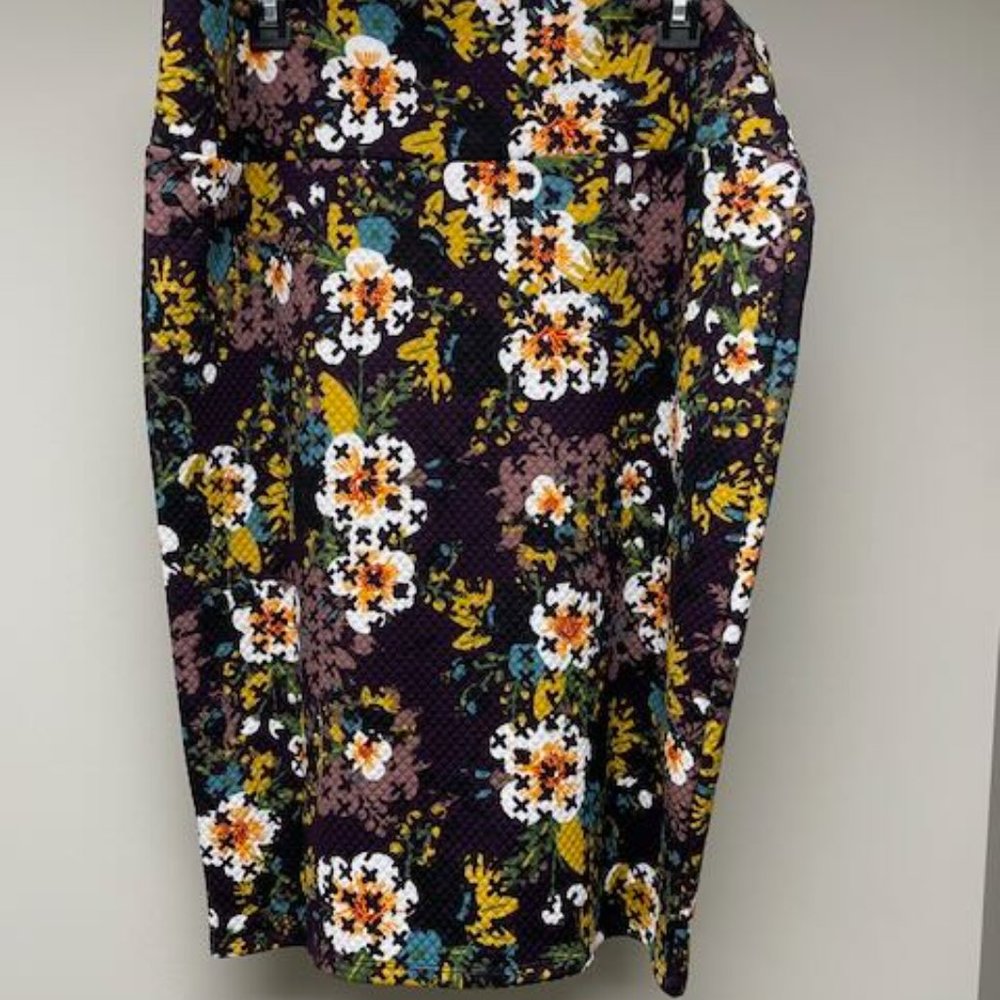 Women's LuLaRoe Cassie pencil skirt size 3X (fits like a 2X) waffle knit floral